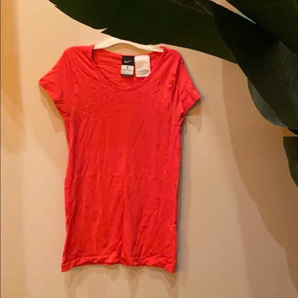 Nike tee - Picture 1 of 3